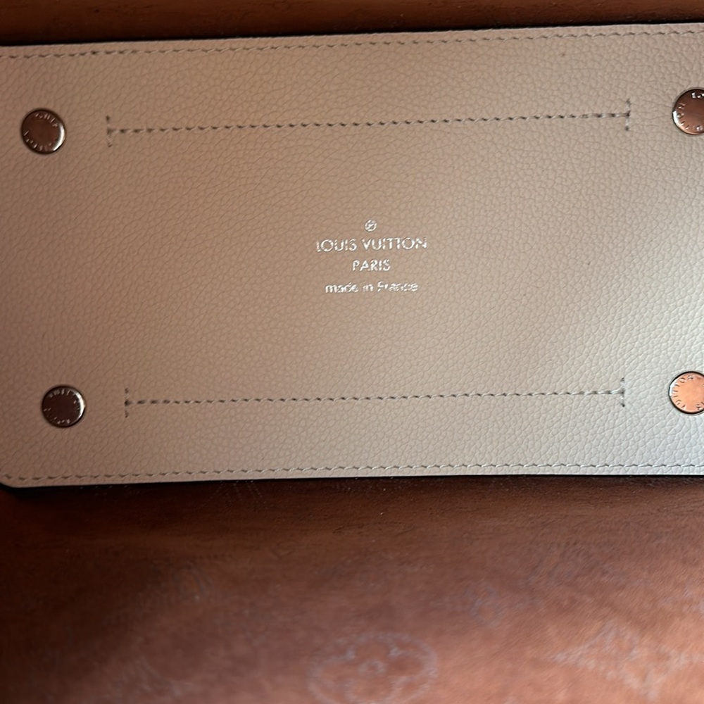 Louis Vuitton Authentic Limited Hina PM in Mahina Crème Shoulder Bag SOLD OUT - Picture 10 of 16